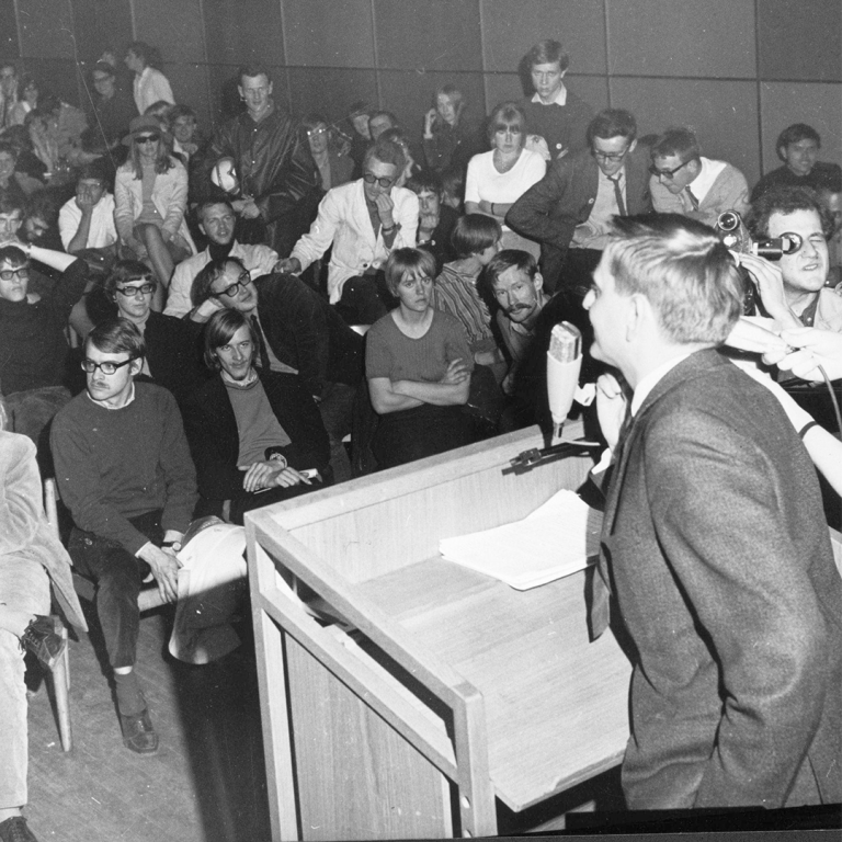 Olof Palme talar under Kårhusockupationen 1968. Foto: Läkartidningen