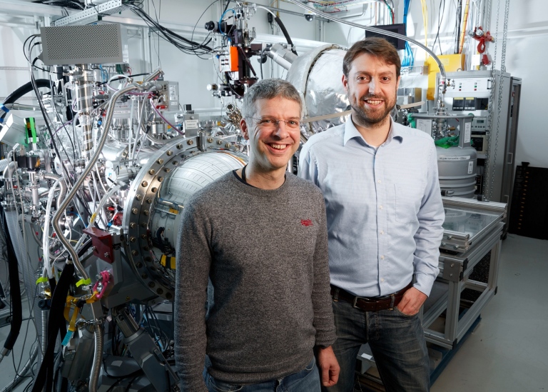 Christopher Schlüter together with Peter Amann in the experiment hutch of P22