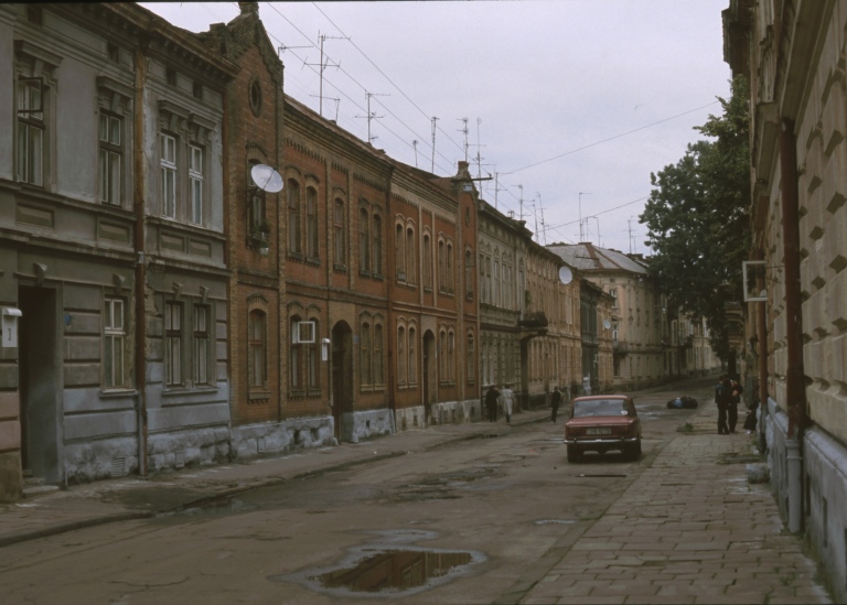 Foto föreställande gata i Lviv, 1996.
