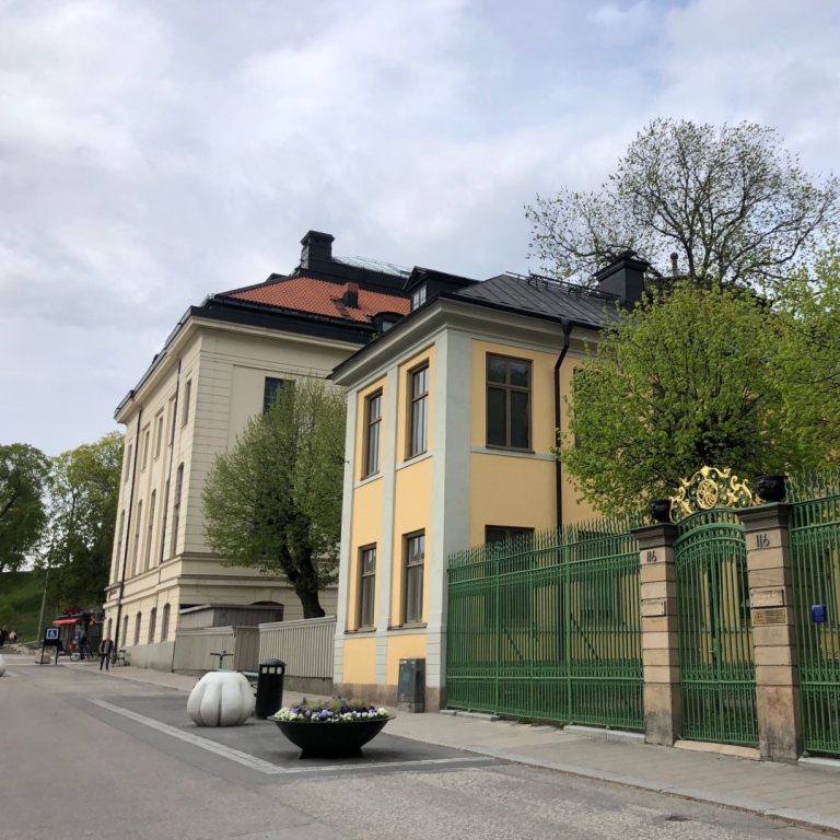 The buildings at the top of Drottninggatan