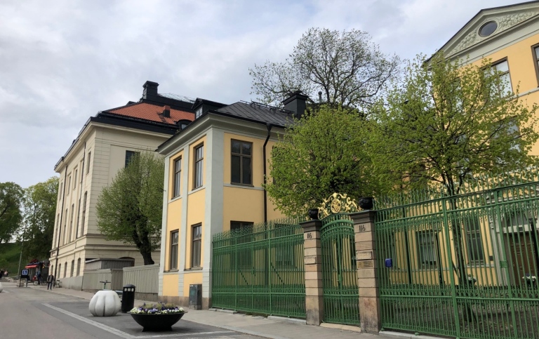The buildings at the top of Drottninggatan