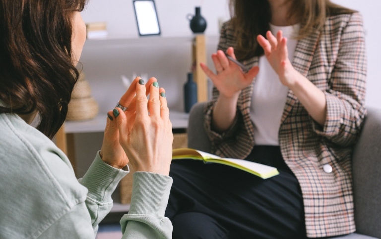 Dynamic Interpersonal Therapy. Foto: SHVETS production från Pexels.
