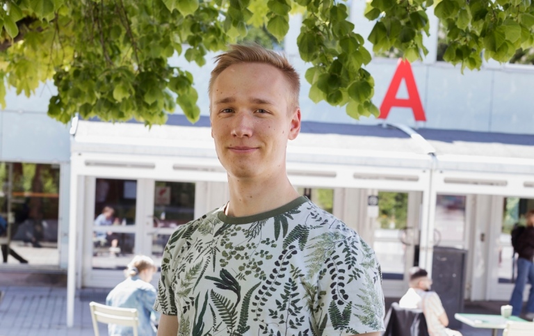 Manlig student på Campus Frescati. Foto: Jens Lasthein
