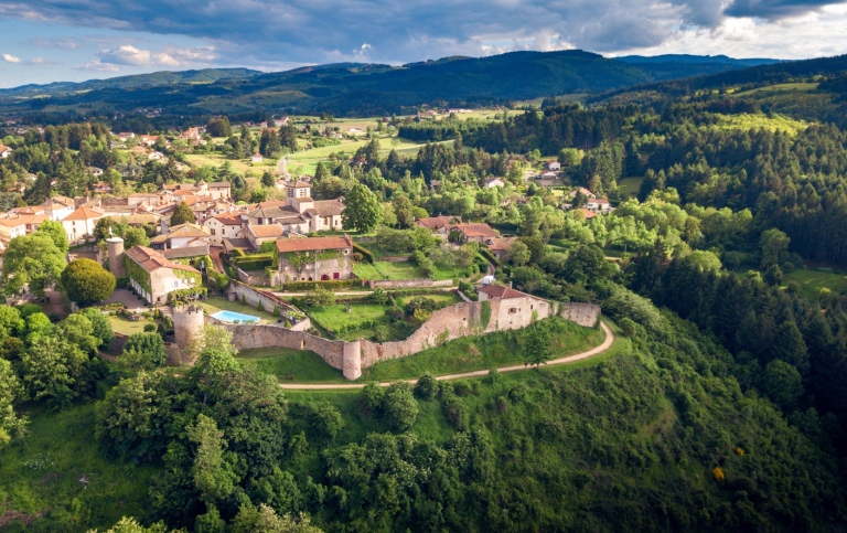 Saint-Haon-Le-Châtel (Loire). Foto: Max Zed