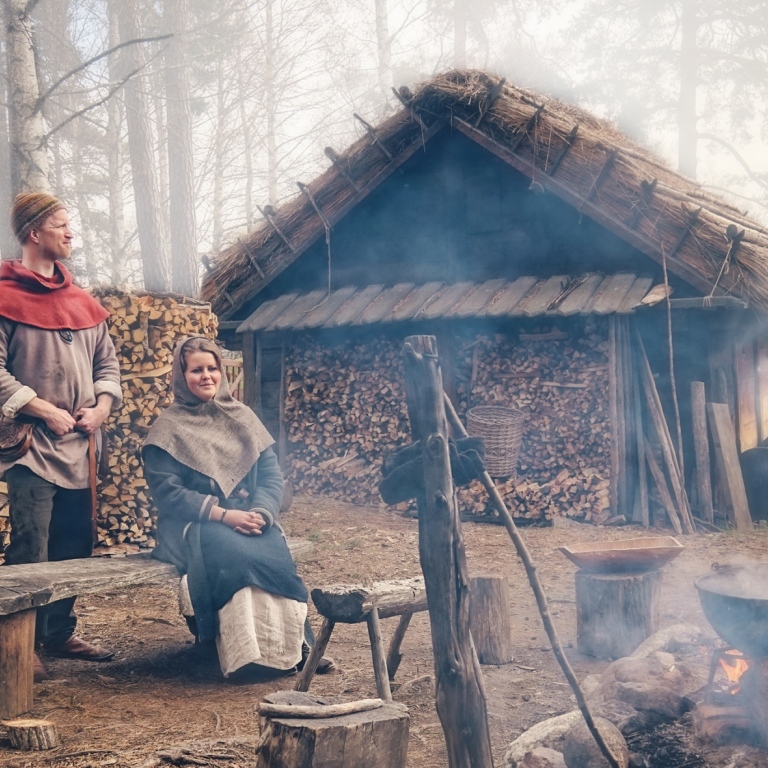 Vikingagården Gunnes gård i Upplands väsby. Foto: Louise Nidor/Mostphotos 