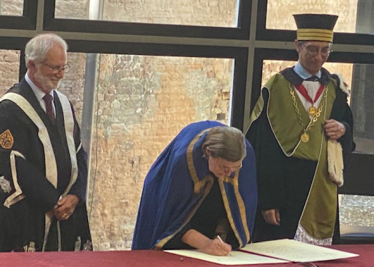 President Astrid Söderbergh Widding signs the Magna Charta Universitatis 2022