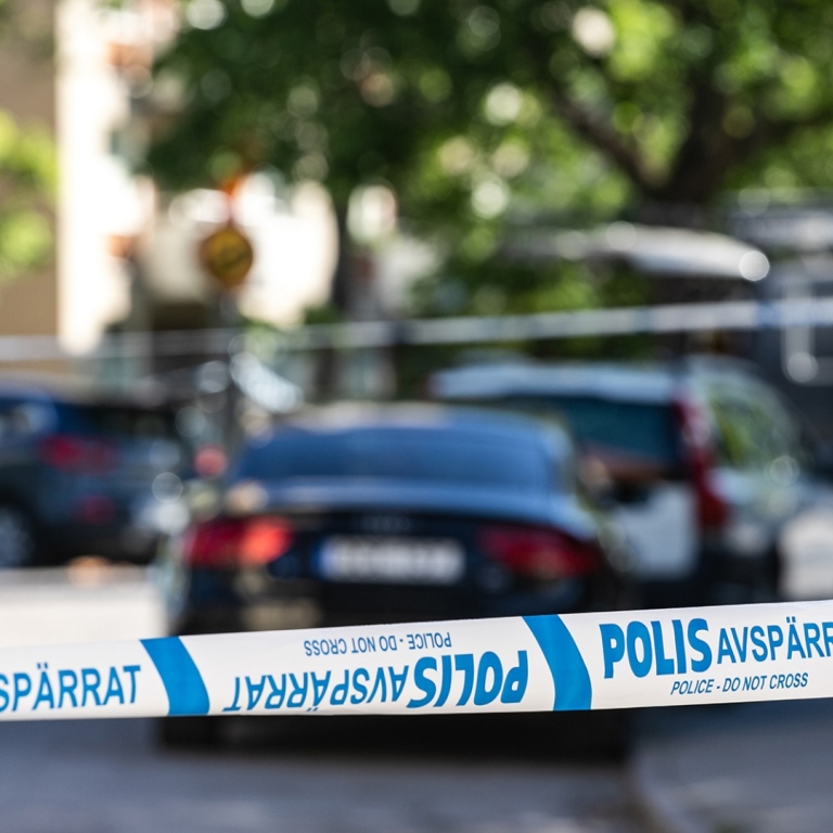 Polisbil bakom polistejp