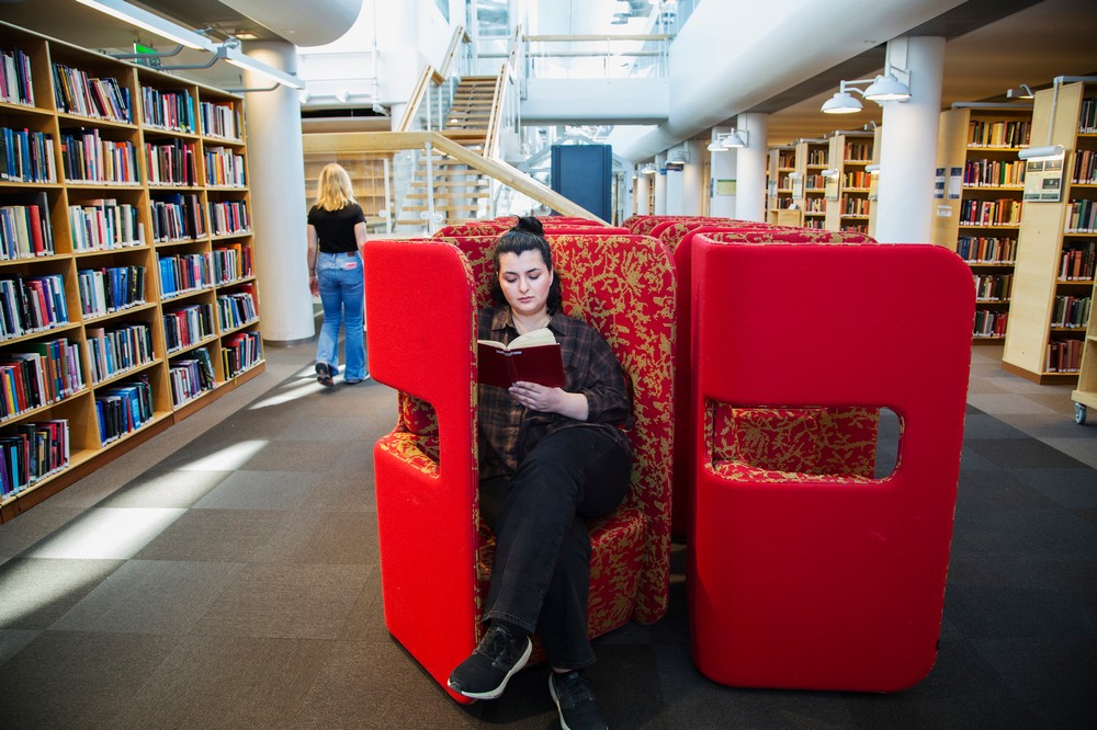 Email your picture of the library Stockholm University Library