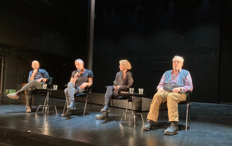 Amanda Glans och Martin Ezpeleta och skådespelarna i Var är Olle? Foto: Madeleine von Sievers