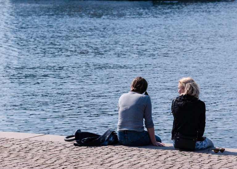 OBS! Personerna på bilden har inget med artikeln att göra. Foto: Carina Andreasson © Mostphotos