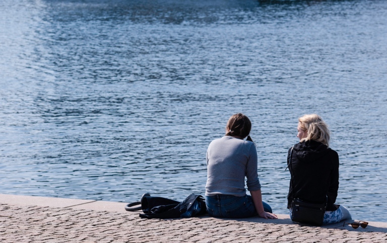 OBS! Personerna på bilden har inget med artikeln att göra. Foto: Carina Andreasson © Mostphotos