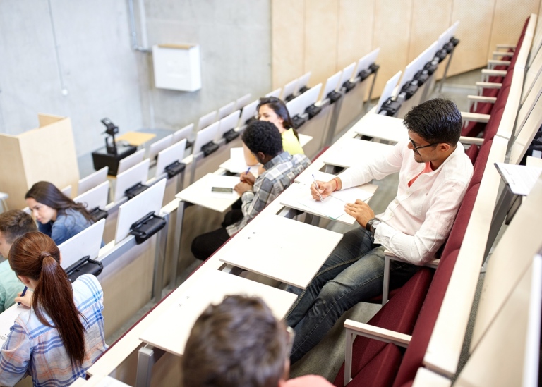Genre photo of students at a lecture. Photo: Syda productions/Mostphotos.