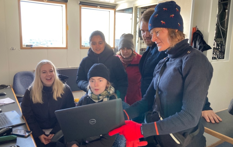 Kursledaren och oceanografen Inga Koszalka, till vardags forskare vid Meteorologiska institutionen o