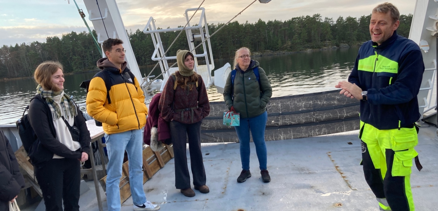 Course participants get a security briefing with R/V Electra's captain Thomas Strömsnäs before depar