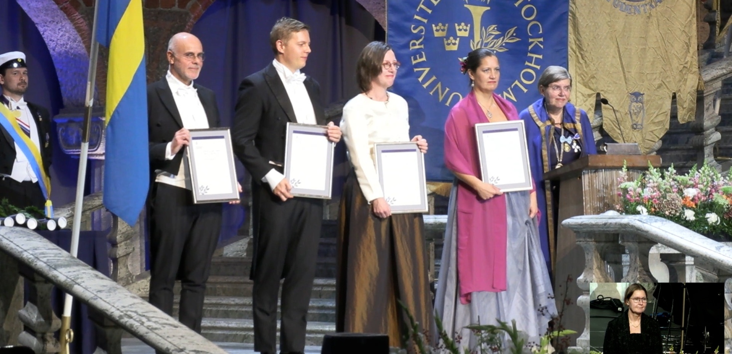 Årets lärare 2022. På bilden har rektor delat ut diplomen till pristagarna av pedagogiska priset.  