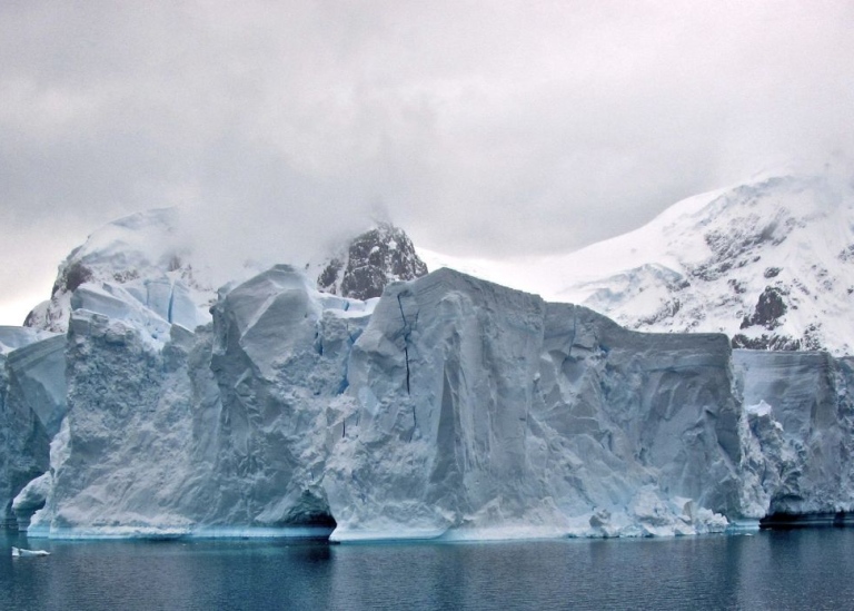 Ice bergs at Greenland and the West Antarctic