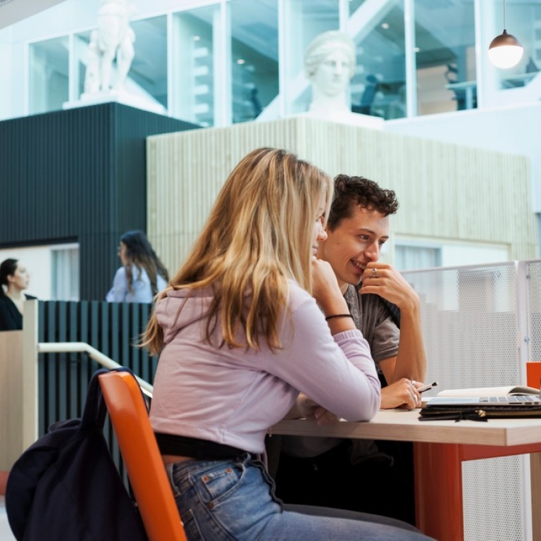 Two students in front of a laptop at the Albano campus.