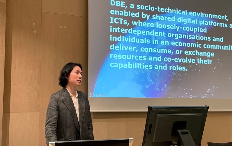 Daniel Chen Hsi Tsai, DSV/SU, presenting his licentiate thesis on digital business ecosystems.