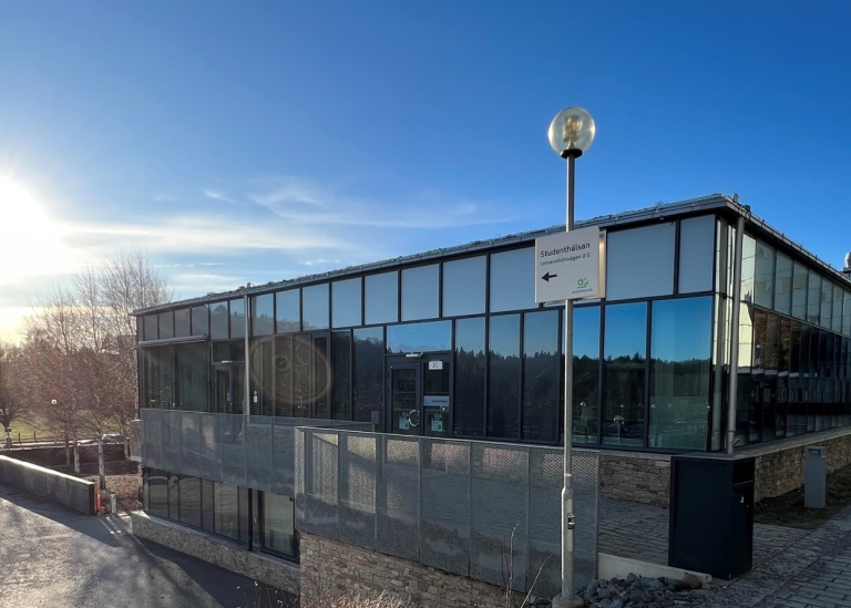 Studenthälsans entré på campus Frescati.