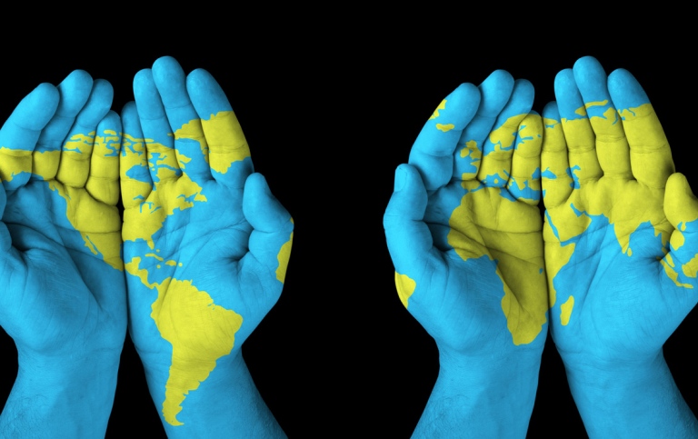 map painted on hands_FOTO STOYCHO STOYCHEV