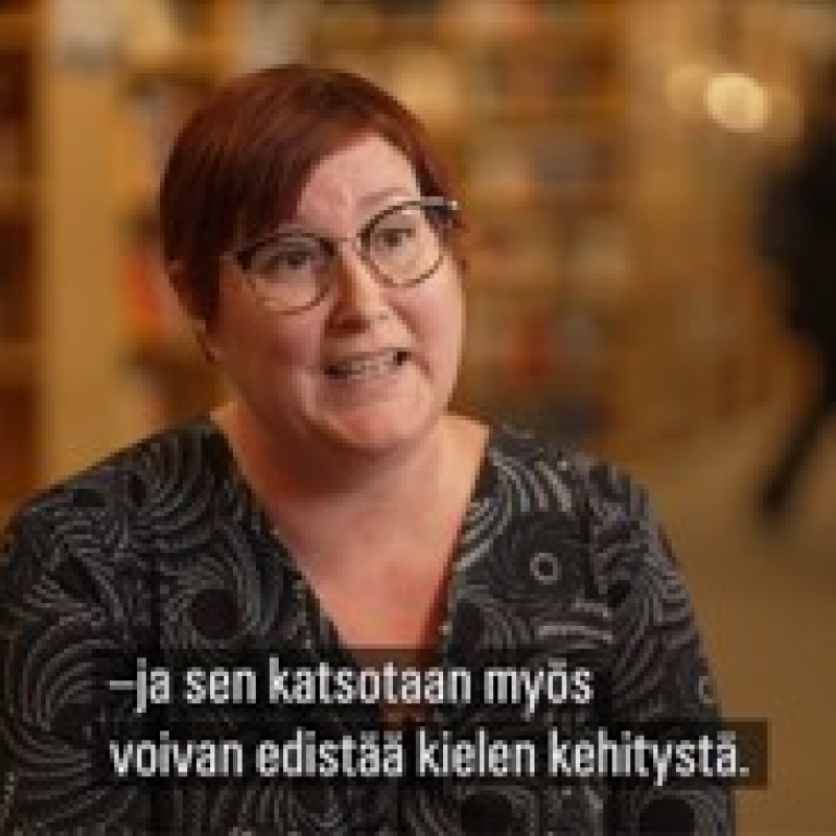 Sara Löhr intervjuas.