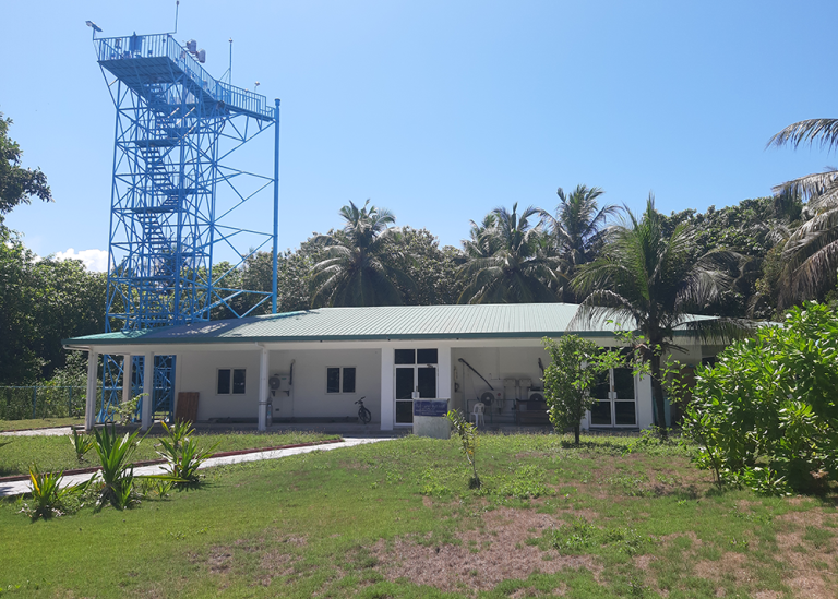luftmätningsstationen Hanimaadhoo på norra Maldiverna.