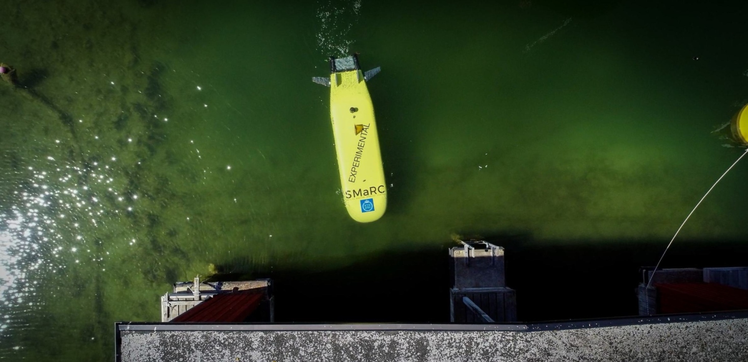 Drone view of robot LoLo from the SMaRC test week 2023 at Askö laboratory