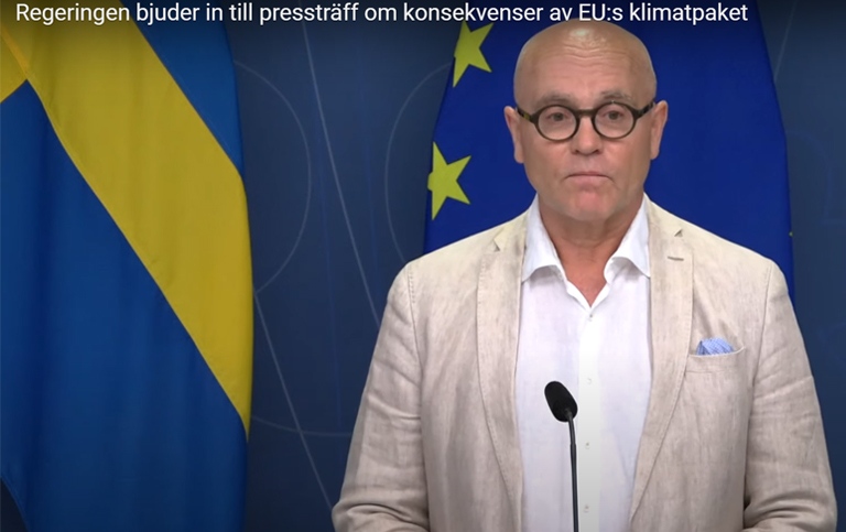 John Hassler vid regeringens pressträff