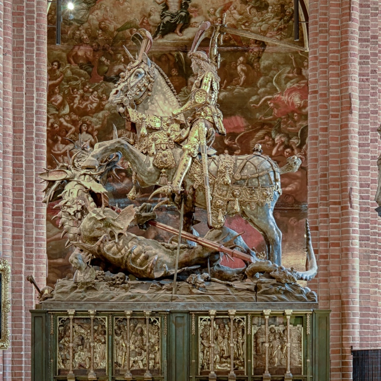 Bild av skulpturen Sankt Göran och draken i Storkyrkan, Stockholm.