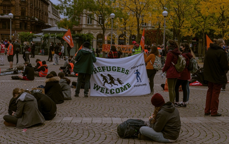 En demonstration för migranter