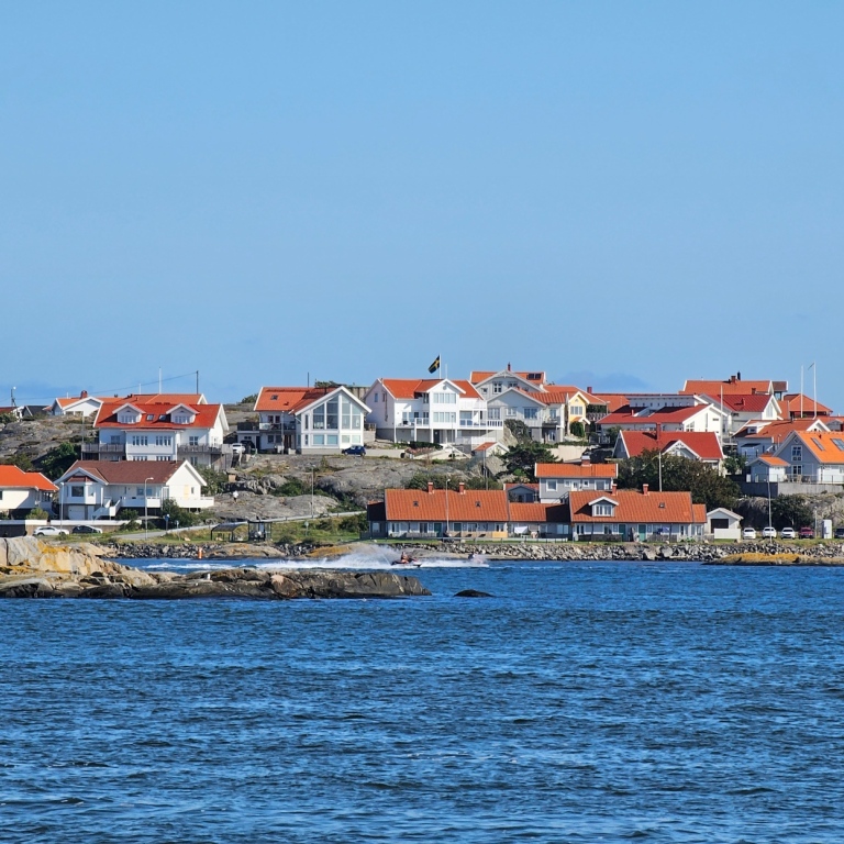 Hus på ö i Göteborgs skärgård.