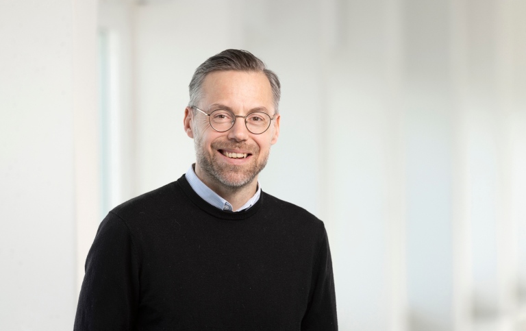 Porträttbild av Niklas Bremberg.