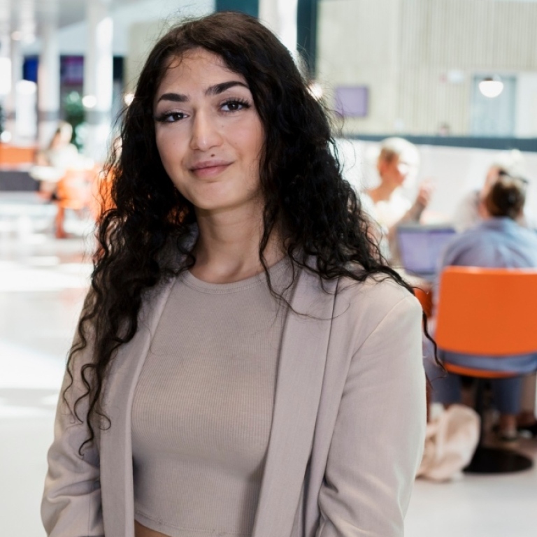 Roksana är på Stockholms universitet.