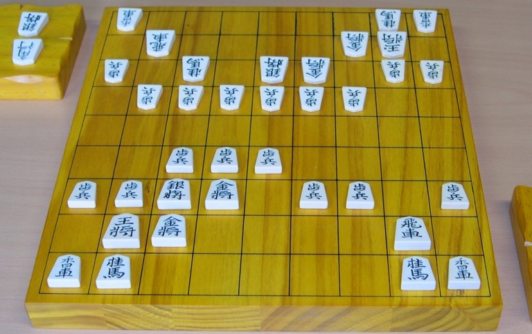 En bild på ett japanskt schackbräde