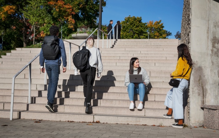 Students outside Studenthuset.