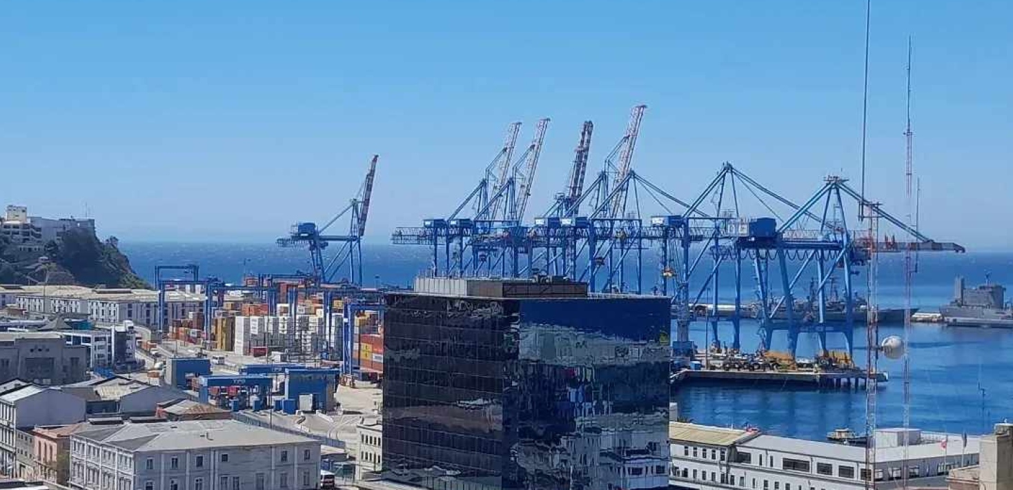 Vy över hamnen i Valparaíso, Chile.