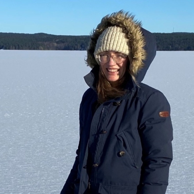 Erica Öjermark Strzelecka i snöfyllt landskap.