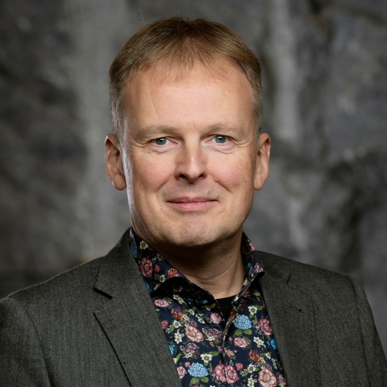 Porträttbild på Stefan Axelsson, professor på DSV vid Stockholms universitet.