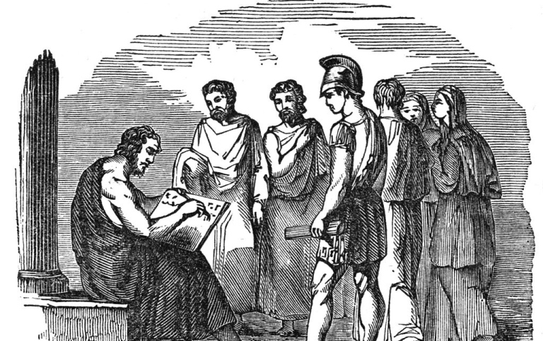 Teckning som föreställer antika greker. Flera personer samlas runt en man som skriver på en tavla.