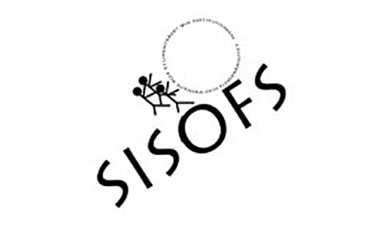 Tre streckgubbar rullar en boll uppför ett fiktivt berg i form av texten SISOFS.