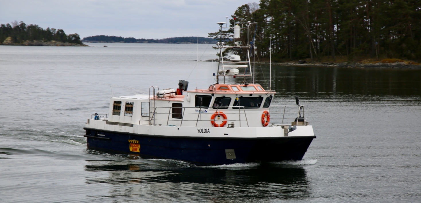 R/V Yoldia cruising in the archipelago. Photo: Isabell Stenson.