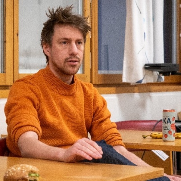 Rasmus Erlandsson sitting in a classroom.