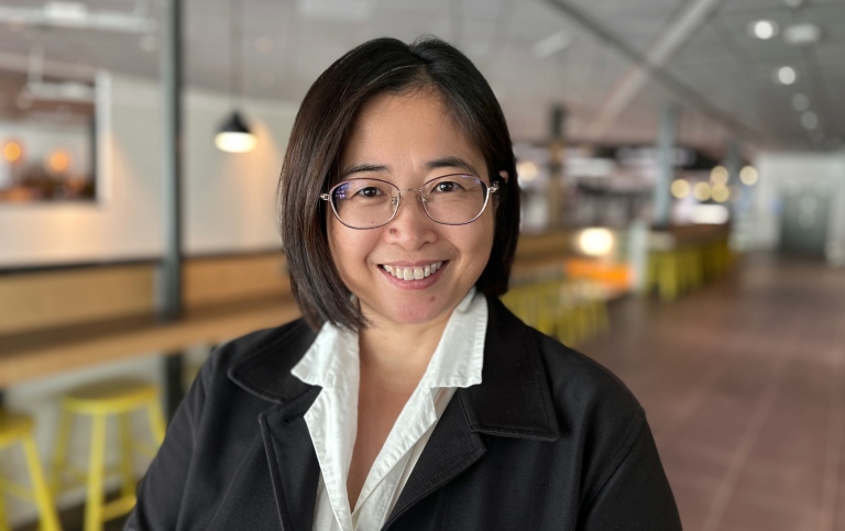 Porträttbild på professor Shengnan Han, DSV vid Stockholms universitet.
