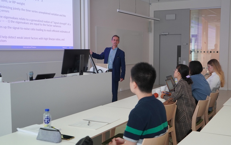 Professor Lucio Sarno is lecturing on the course International Finance.