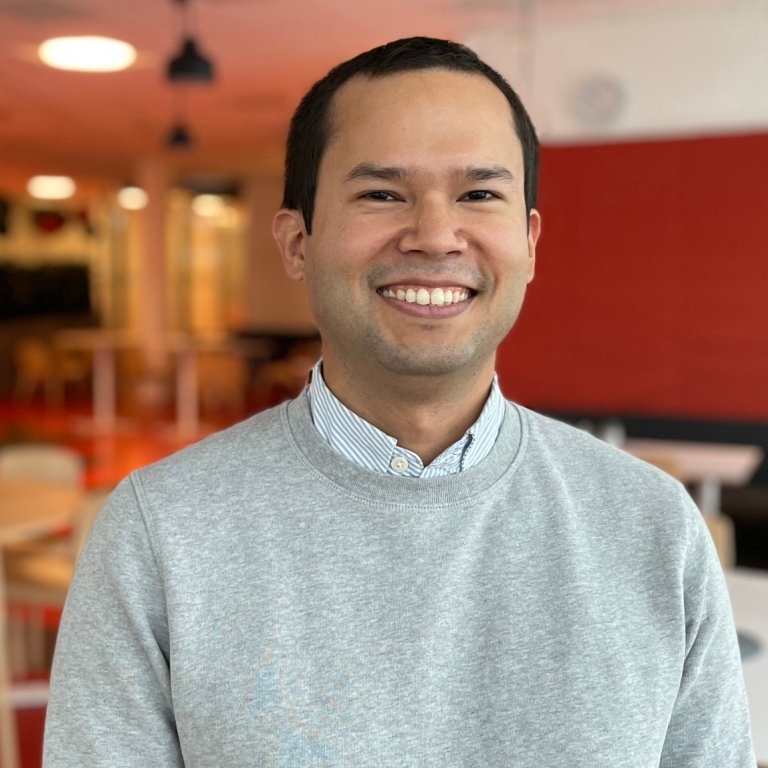 Porträttbild på doktoranden Alejandro Kuratomi Hernández, DSV vid Stockholms universitet.