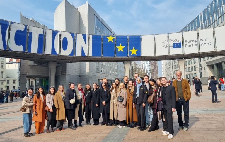 Masterstudents in front of European Parliament