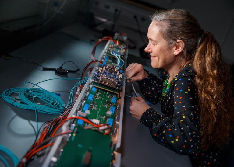 Sara Strandberg i labbet på Stockholms universitet