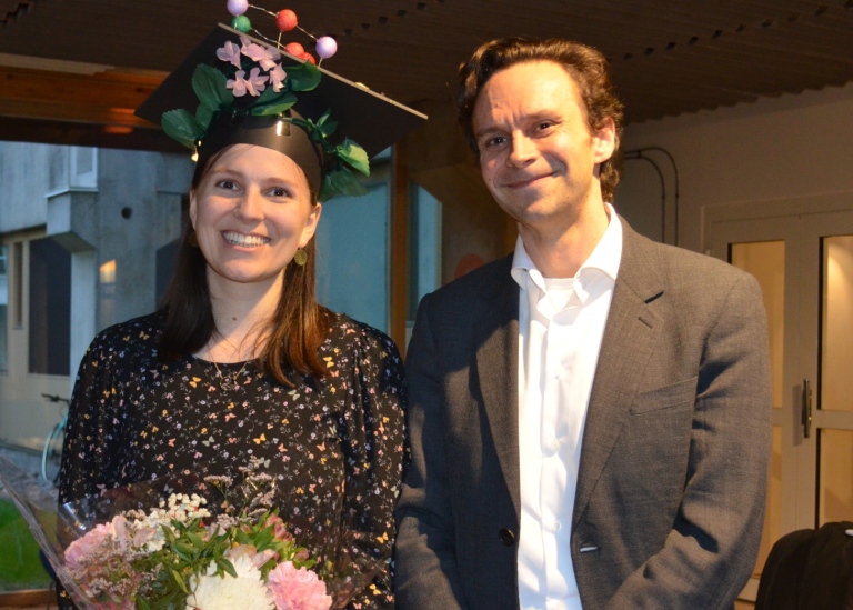 Friederike Allgöwer till vänster med hanledaren Ville Kaila till höger.