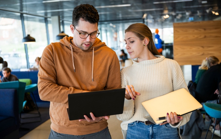 Two students in Studenthuset.