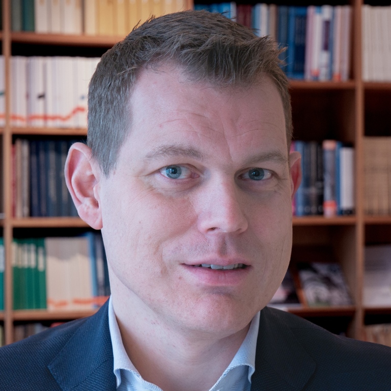 Portträttfoto på Magnus Linnarsson.